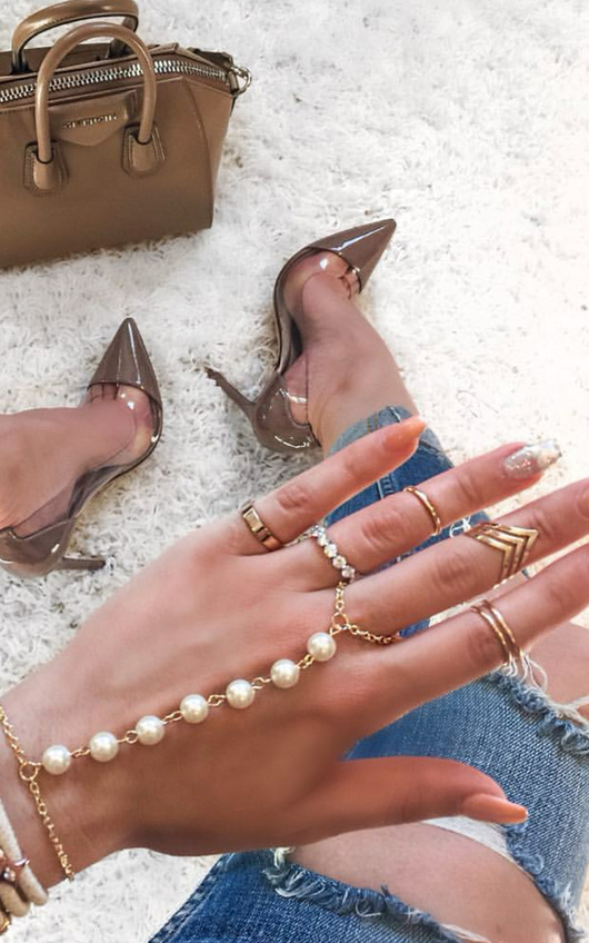 Carin Pearl Finger Chain Carin Pearl Finger Chain