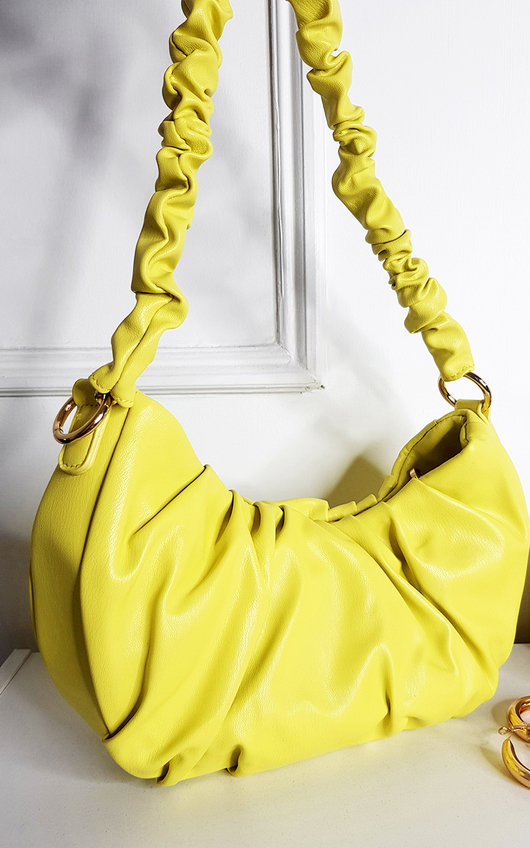 Caroline Shoulder Bag with Chain Detail Caroline Shoulder Bag with Chain Detail