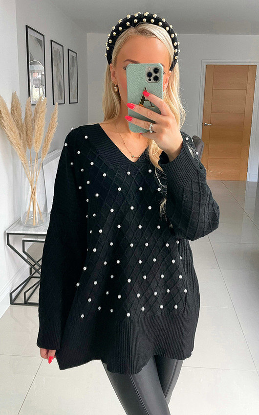 Shannon Oversized Knitted Jumper with Pearl Detail Shannon Oversized Knitted Jumper with Pearl Detail