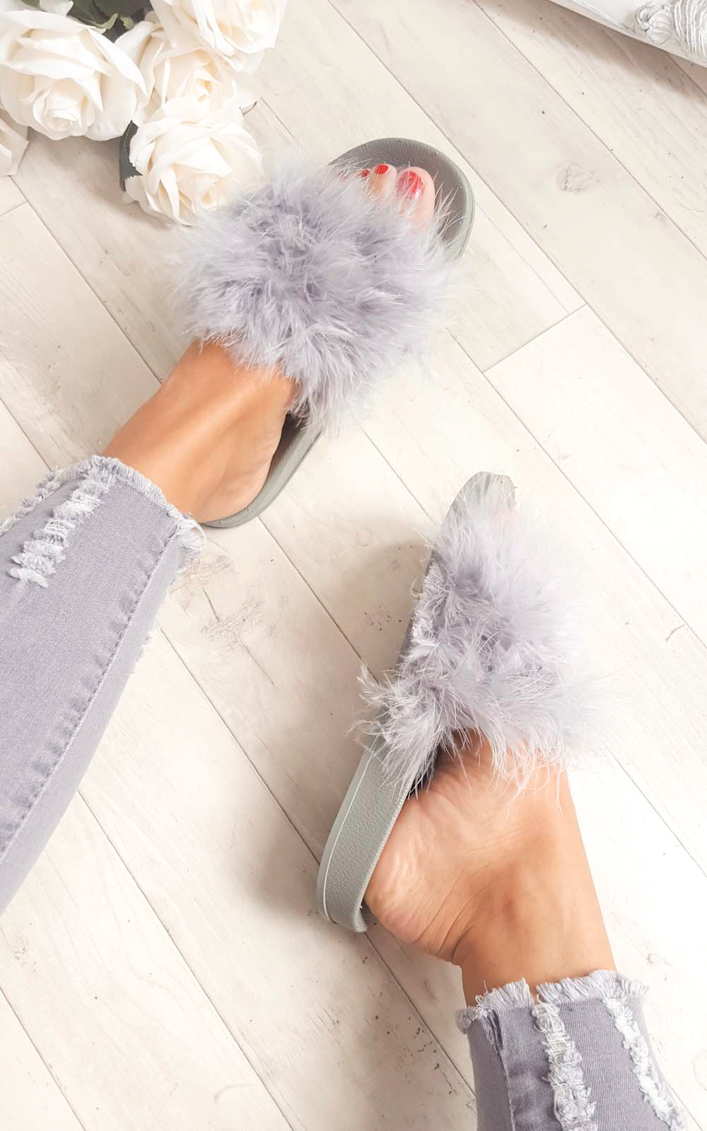 Leda Feather Sliders Leda Feather Sliders