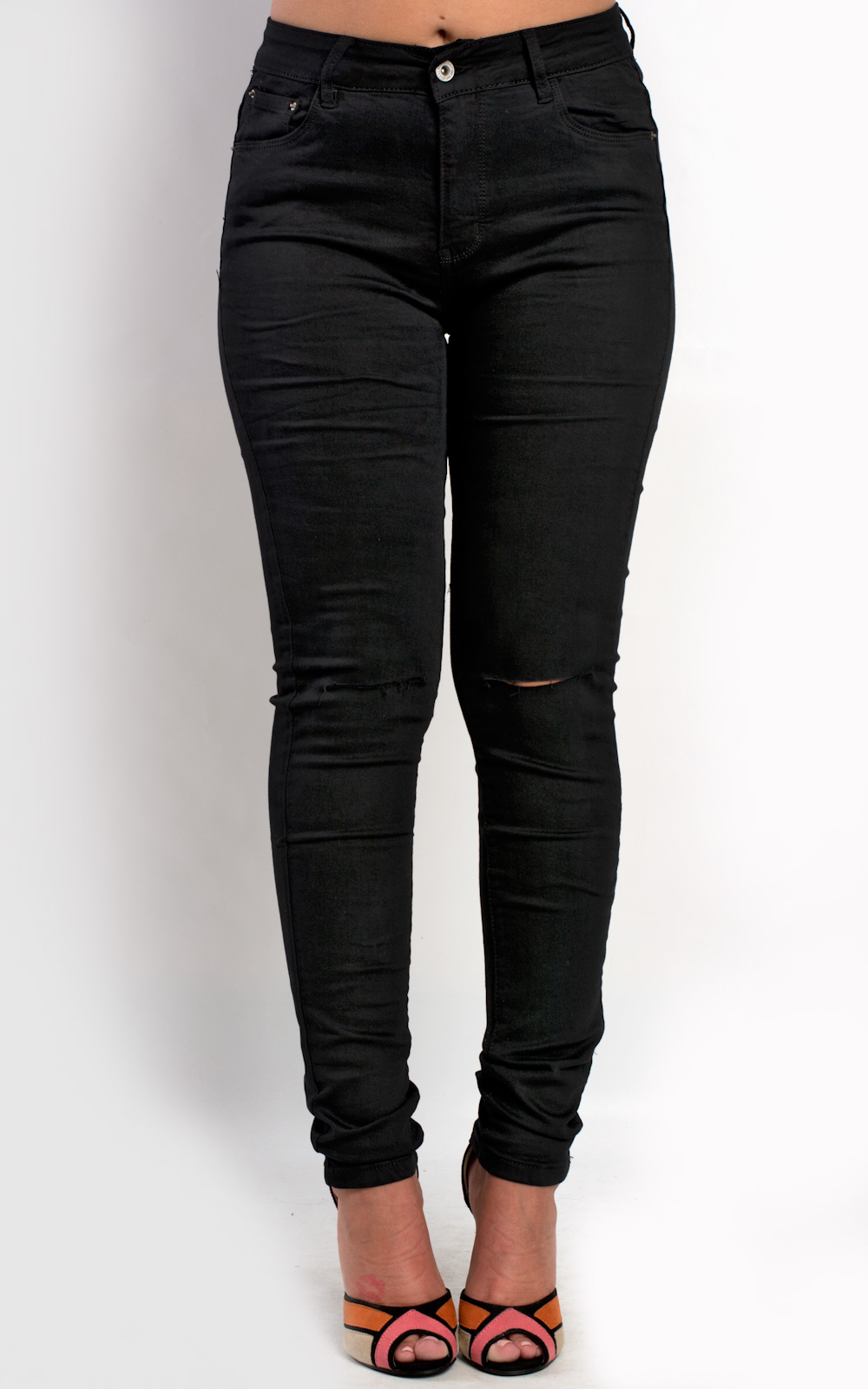 Sandy Skinny Ripped Knee Jeans in Black ikrush