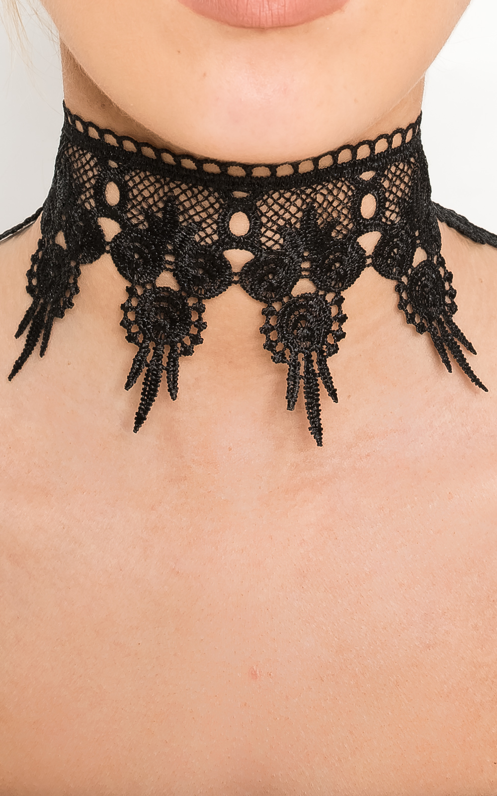 Vivienne Lace Choker 