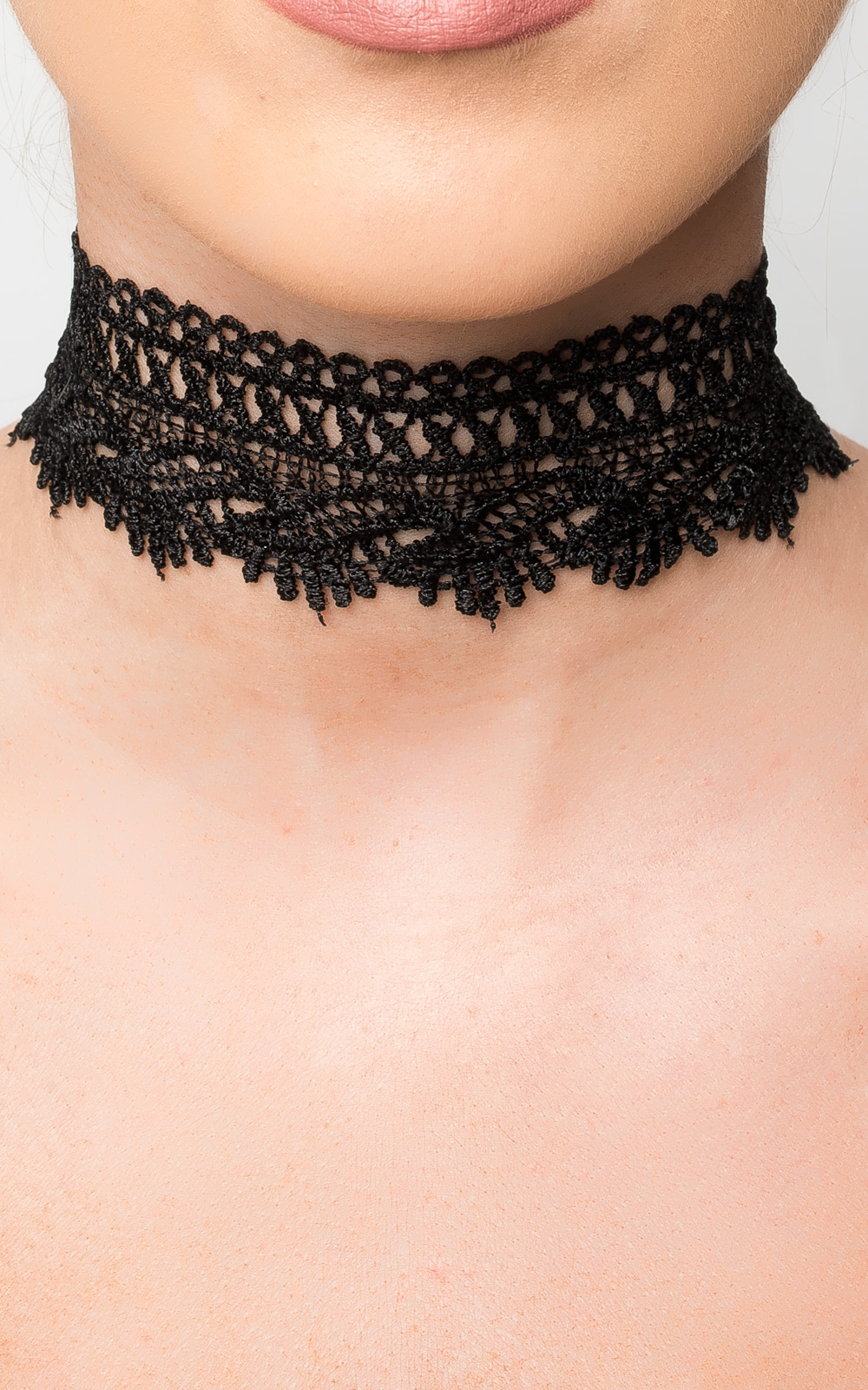 Kim Lace Choker 