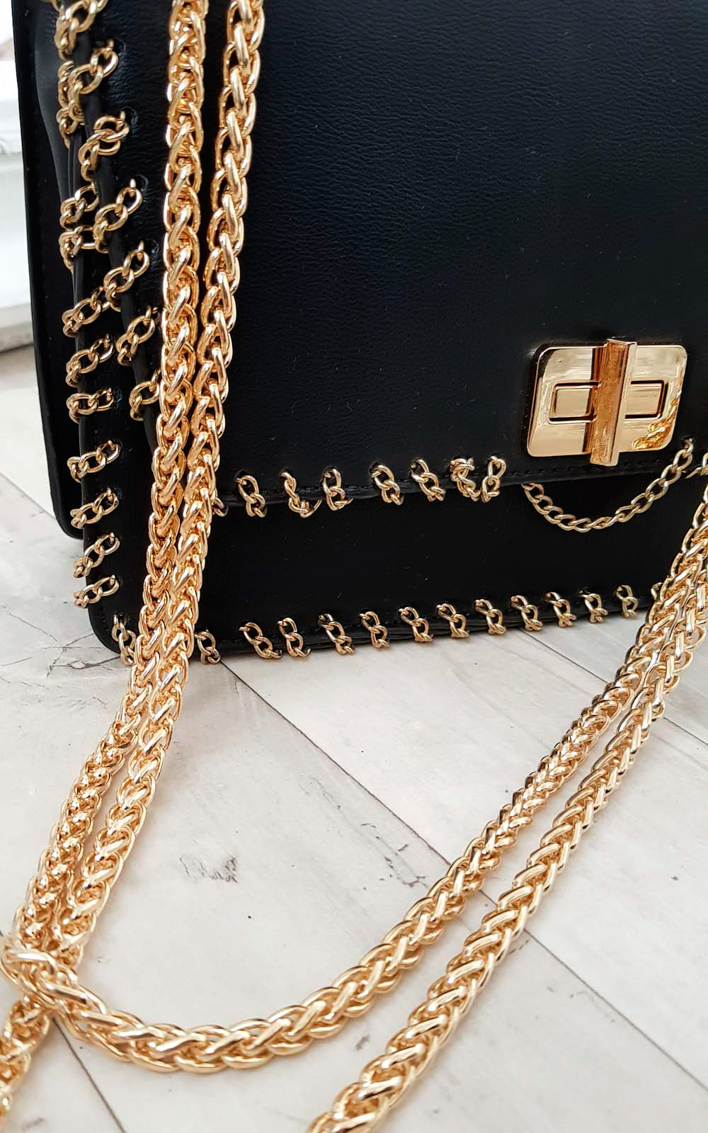 Pommy Gold Chain Shoulder Bags