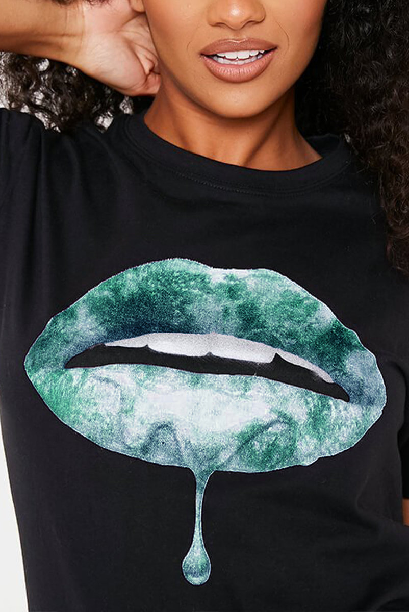 Andrea Black Green Lips Oversized Tee Thumbnail