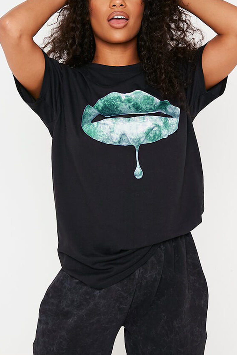 Andrea Black Green Lips Oversized Tee