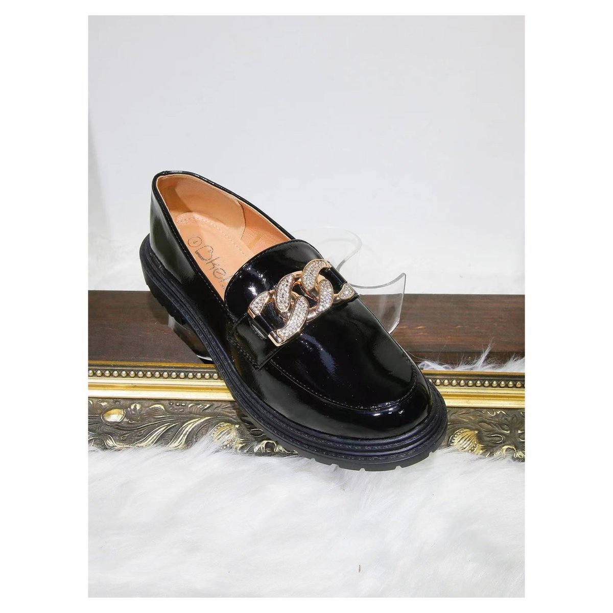 Dolcie Fashion Flat Shoes with Chain Detail Dolcie Fashion Flat Shoes with Chain Detail