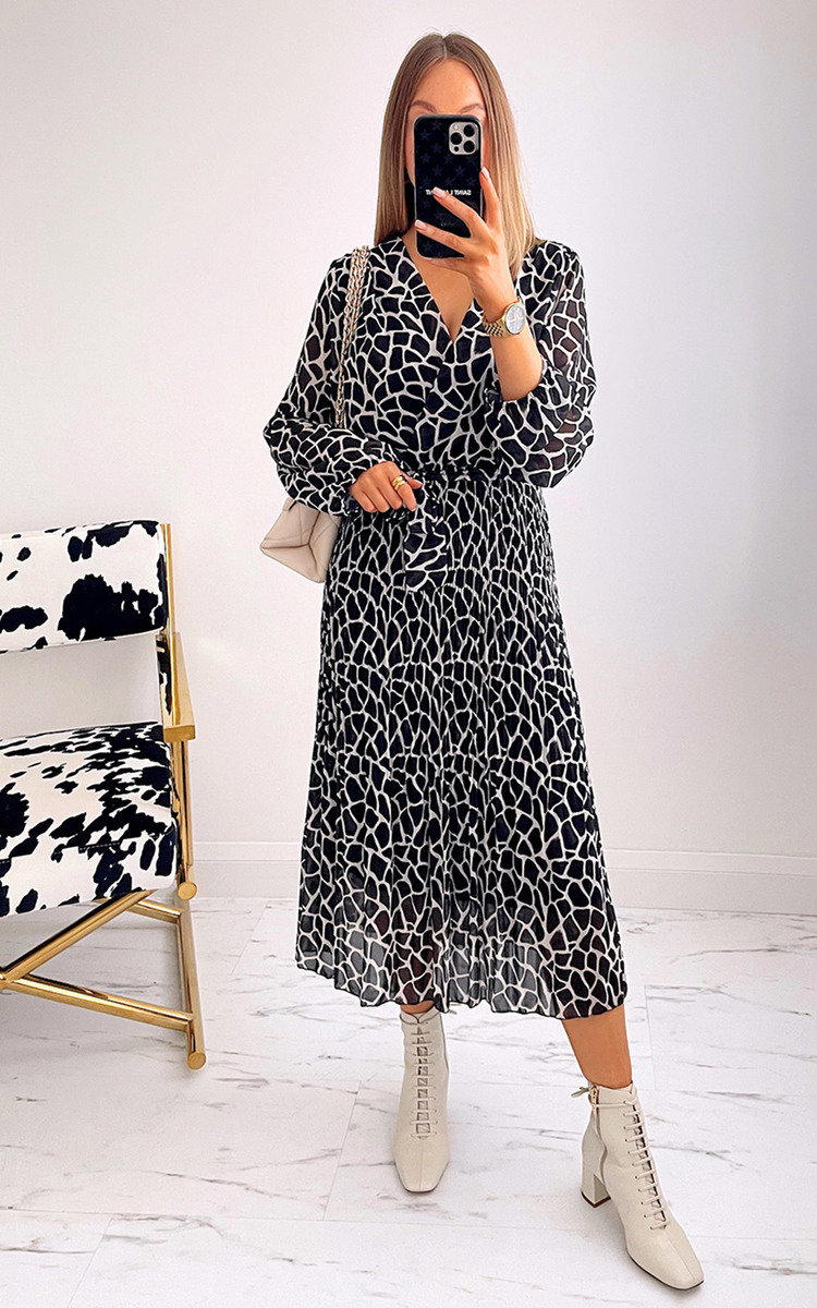 Allysha Geometric Print Pleated Maxi Dress Thumbnail Allysha Geometric Print Pleated Maxi Dress Thumbnail