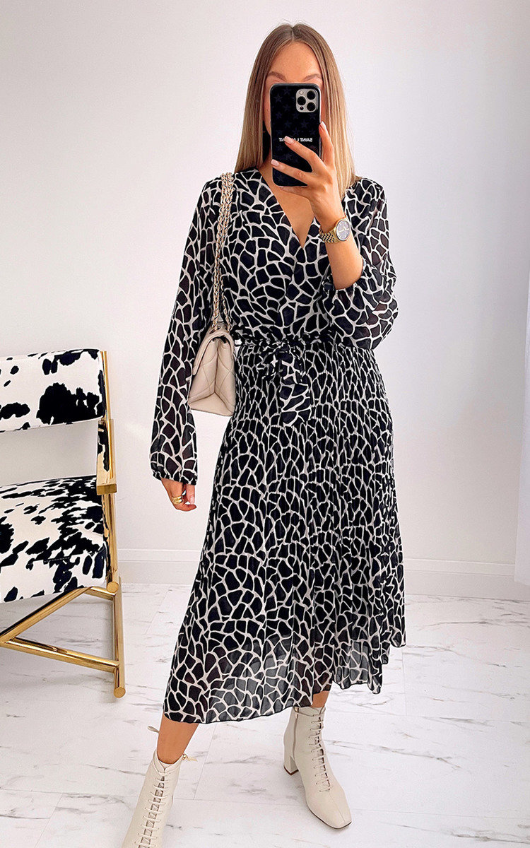 Allysha Geometric Print Pleated Maxi Dress Thumbnail Allysha Geometric Print Pleated Maxi Dress Thumbnail