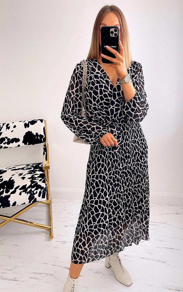 Allysha Geometric Print Pleated Maxi Dress Allysha Geometric Print Pleated Maxi Dress