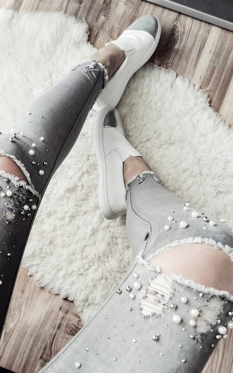 Daria Embellished Frayed Hemline Jeans in Grey ikrush