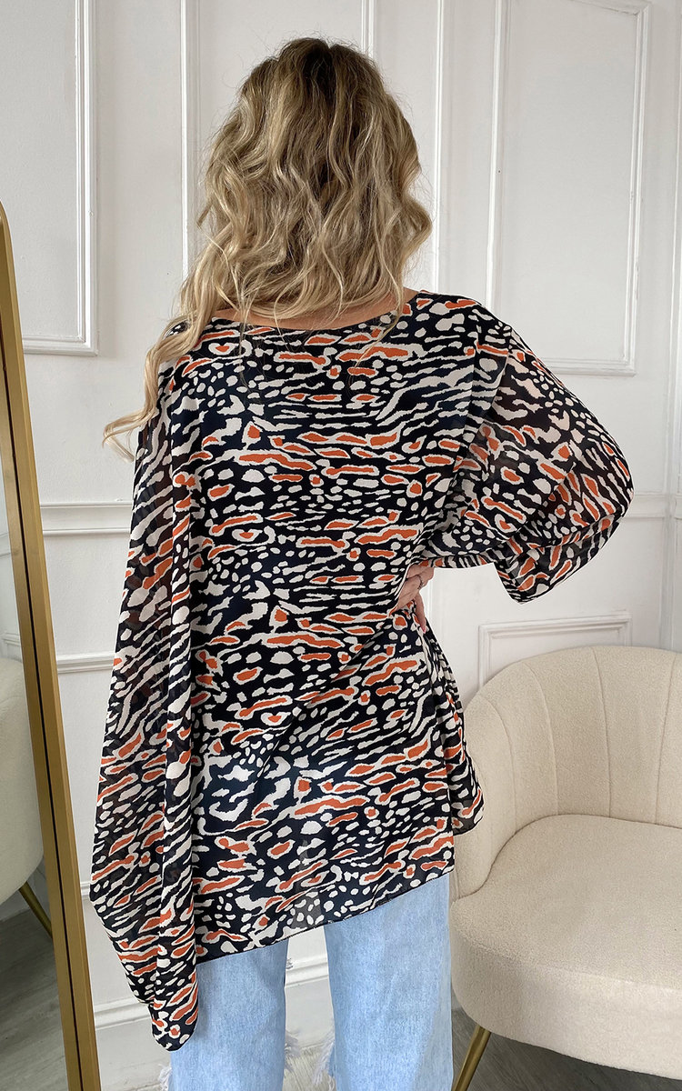 Everlee Oversized Printed Blouse Thumbnail Everlee Oversized Printed Blouse Thumbnail