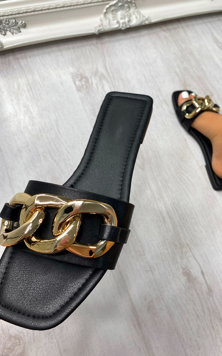Goldie Chain Detail Sliders Thumbnail Goldie Chain Detail Sliders Thumbnail