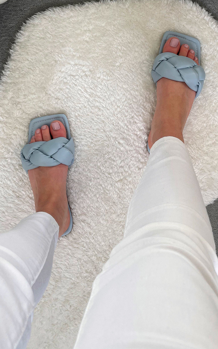 Juna Woven Sliders Thumbnail Juna Woven Sliders Thumbnail