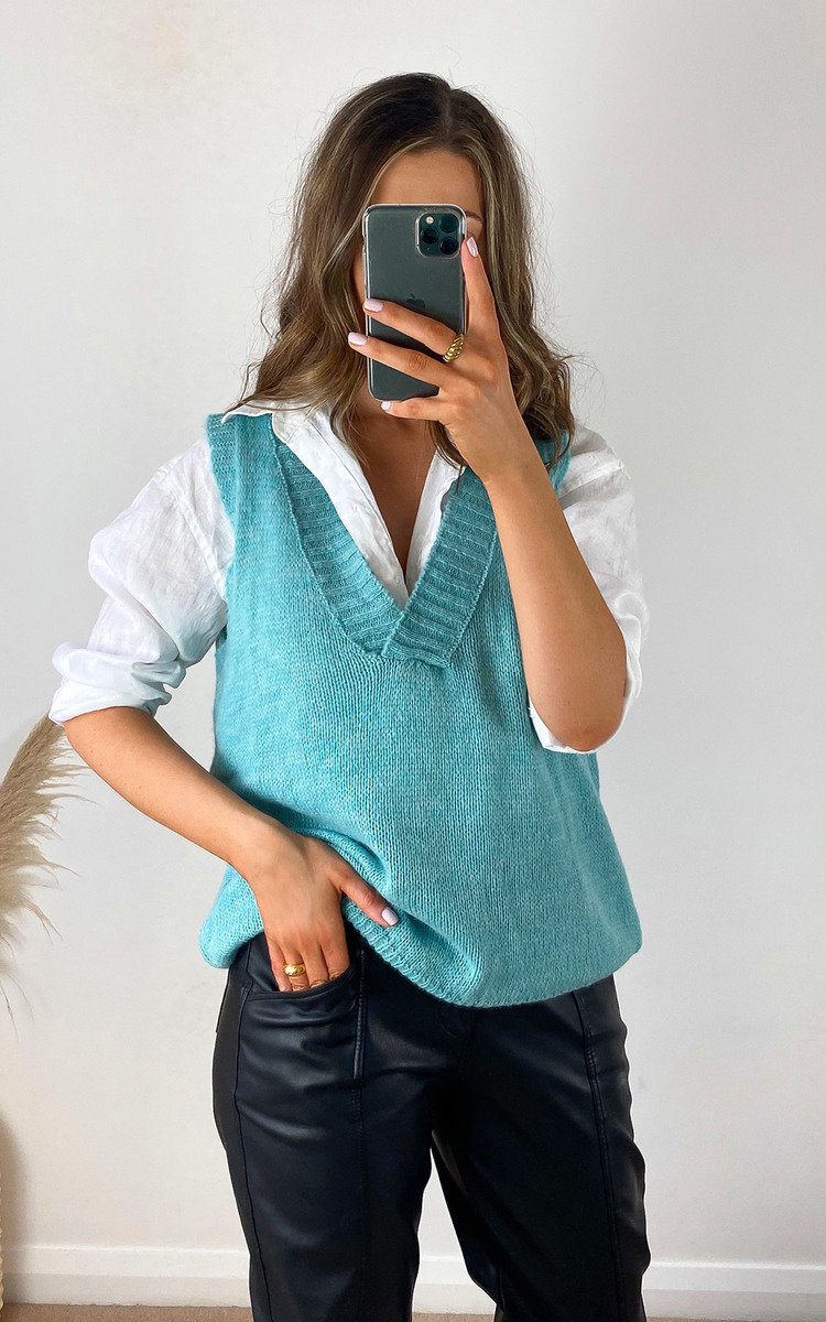 Lois Sleeveless Knitted Vest Thumbnail Lois Sleeveless Knitted Vest Thumbnail