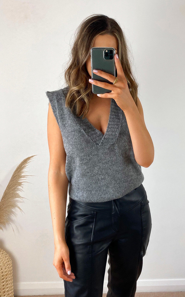 Lois Sleeveless Knitted Vest Lois Sleeveless Knitted Vest