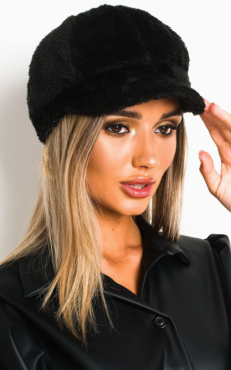 Black Miya Faux Fur Cap ikrush