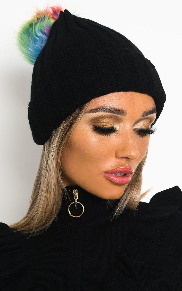 Sandy Knitted Pom Pom Beanie Hat Sandy Knitted Pom Pom Beanie Hat