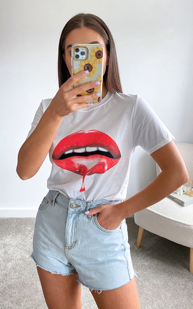 Sherry Lips Detail Basic T-shirt Thumbnail