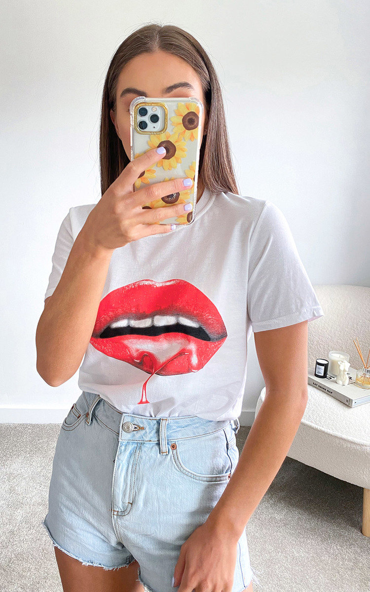 Sherry Lips Detail Basic T-shirt Thumbnail