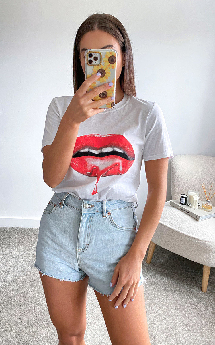 Sherry Lips Detail Basic T-shirt