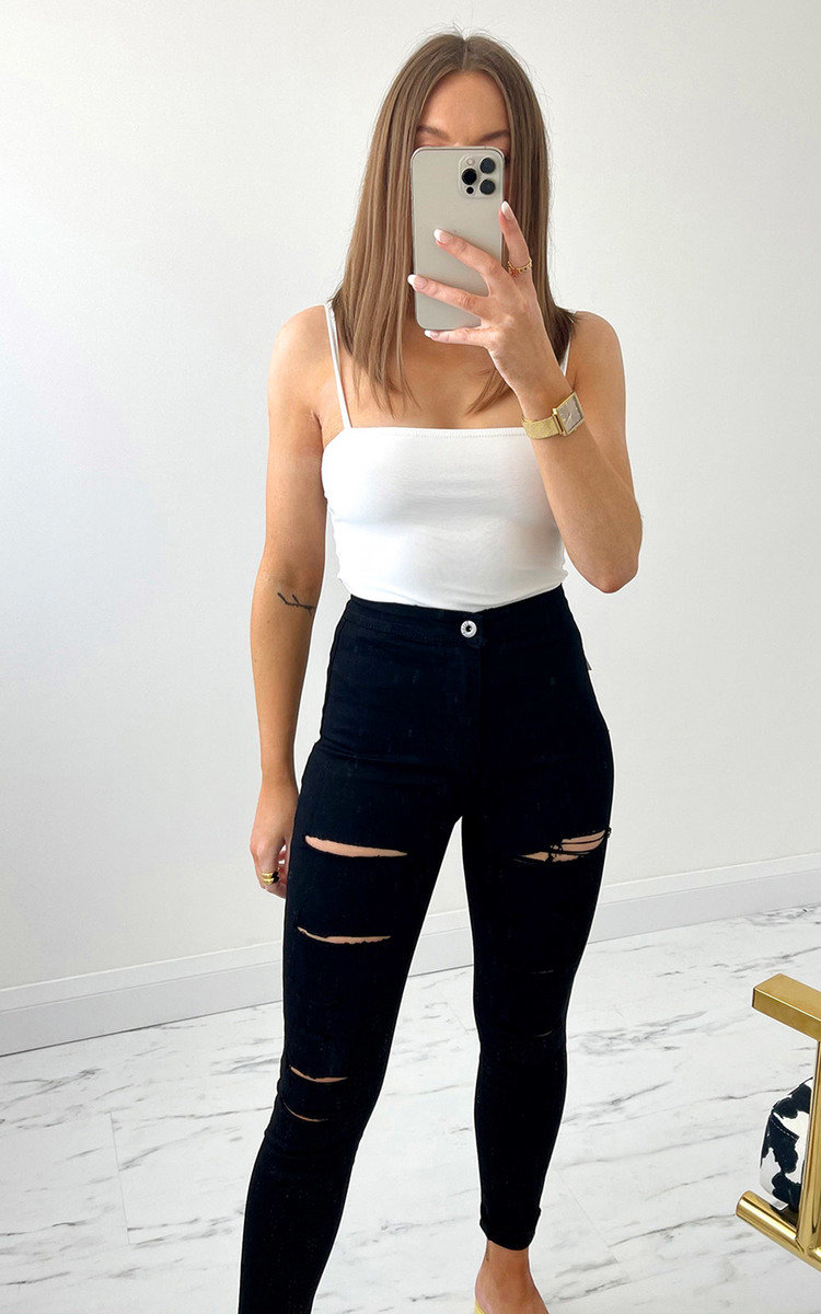 Zendaya Ripped Jeans Thumbnail Zendaya Ripped Jeans Thumbnail
